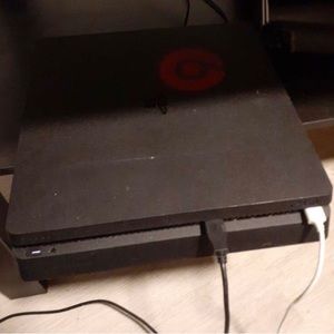 PS4 slim console